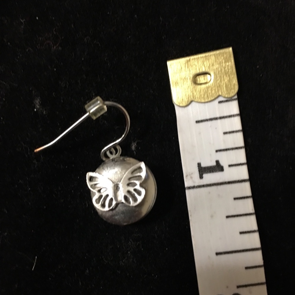 Set of two butterfly themed earrings - Picture 3 of 4